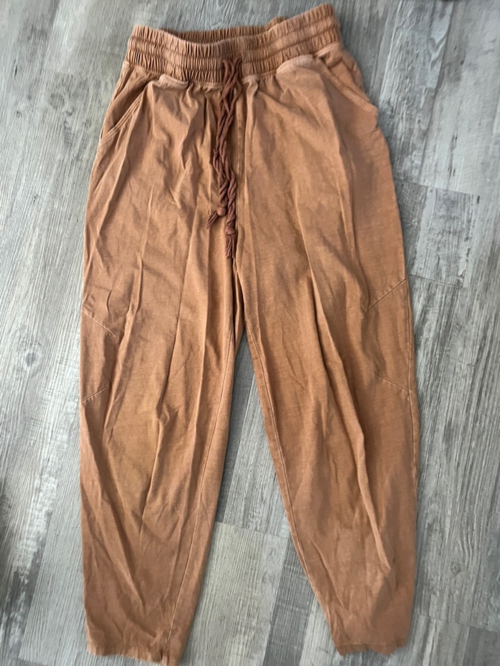 Universal Thread Women's Drawstring Joggers in Rust